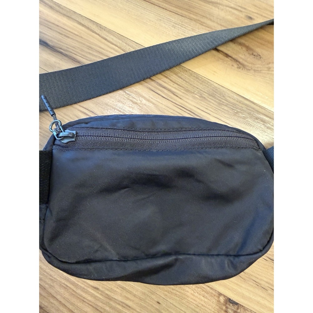 Lululemon Everywhere Belt Bag 1L Black Gold Casual Crossbody Waist Pack - Picture 8 of 10